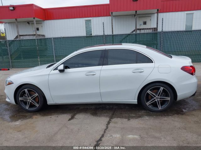 W1K3G4FB1NJ337471 Mercedes-Benz A 220 4matic