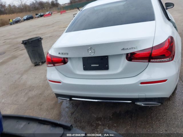 W1K3G4FB1NJ337471 Mercedes-Benz A 220 4matic