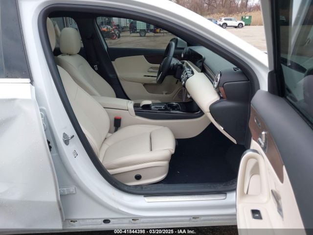 W1K3G4FB1NJ337471 Mercedes-Benz A 220 4matic