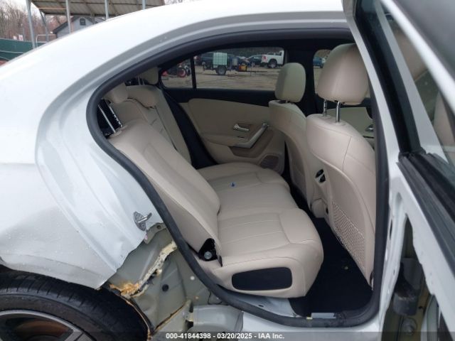 W1K3G4FB1NJ337471 Mercedes-Benz A 220 4matic