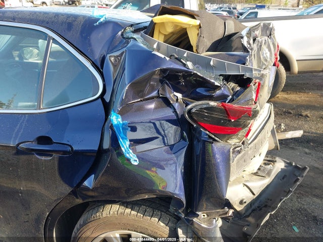 4T1C11AK0NU674001 Toyota CAMRY LE