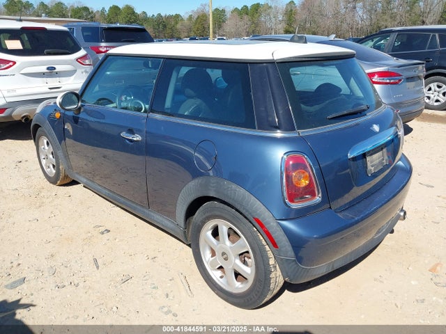 2009 MINI COOPER WMWMF33549TW79871 Photo 2