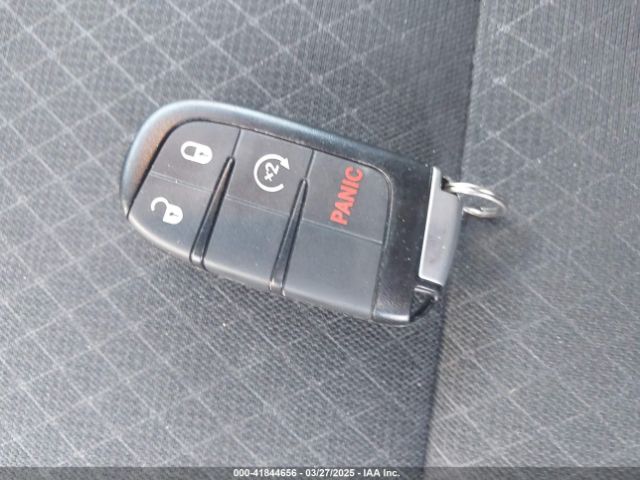 1C4RJFAG2KC736961 Jeep Grand Cherokee Laredo E 4x4