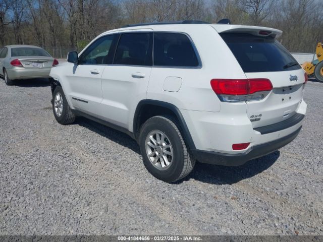 1C4RJFAG2KC736961 Jeep Grand Cherokee Laredo E 4x4