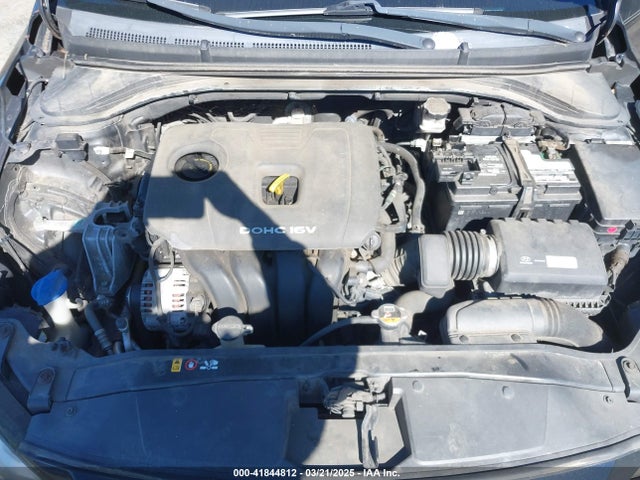 5NPD84LFXHH007702 Hyundai ELANTRA SE