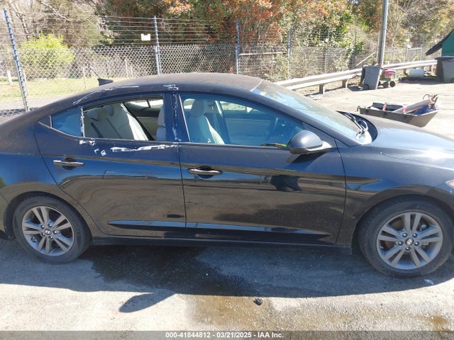 5NPD84LFXHH007702 Hyundai ELANTRA SE