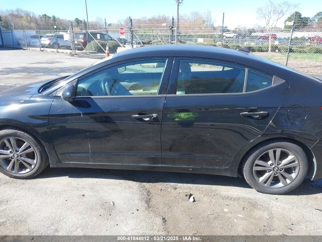 5NPD84LFXHH007702 Hyundai ELANTRA SE