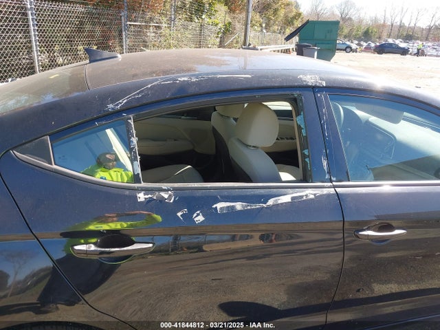 5NPD84LFXHH007702 Hyundai ELANTRA SE
