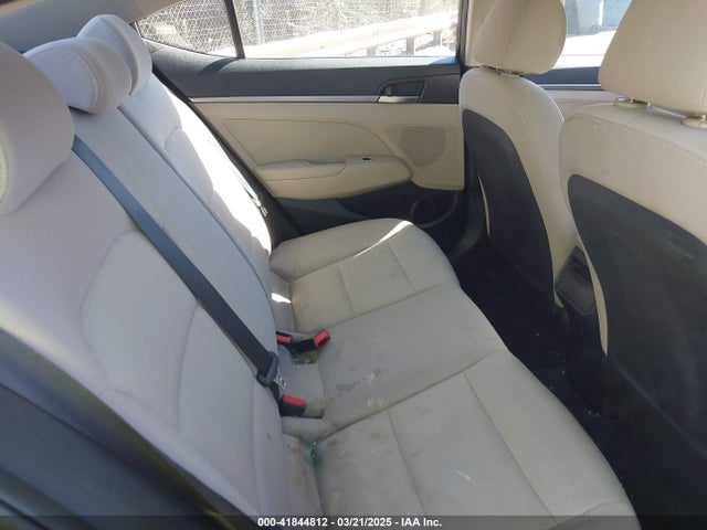 5NPD84LFXHH007702 Hyundai ELANTRA SE