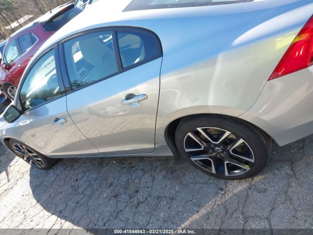 YV126MFL4J2451903 Volvo S60 T5 Dynamic