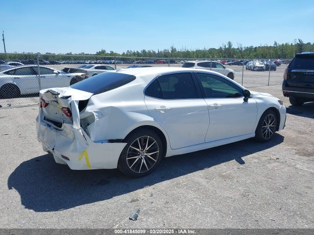 4T1T11AK7RU865680 Toyota CAMRY SE