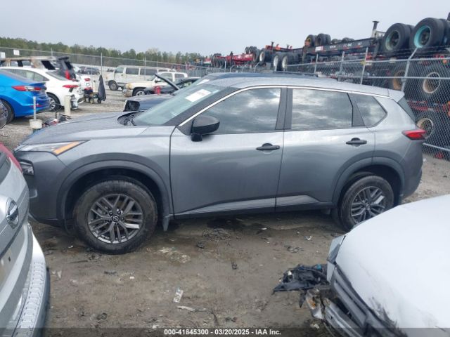 5N1BT3AA3PC772232 Nissan Rogue S Fwd