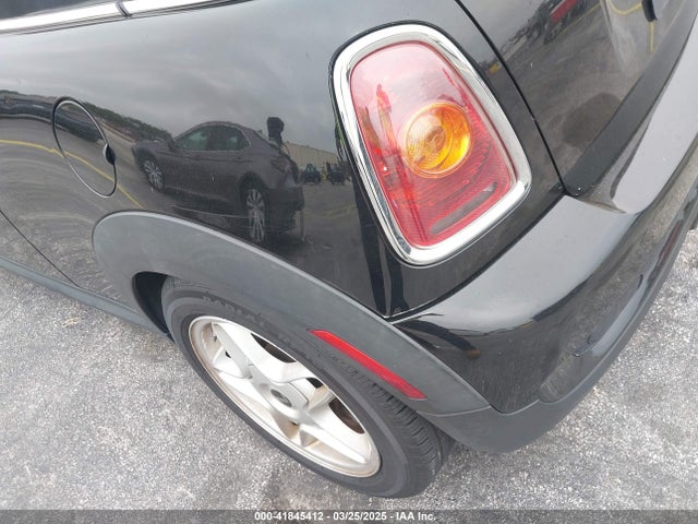 2010 MINI COOPER S WMWMS3C52ATY08772 Photo 5