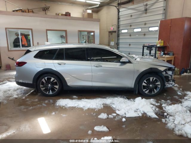 W04GV8SX0J1094167 Buick Regal Tourx Essence