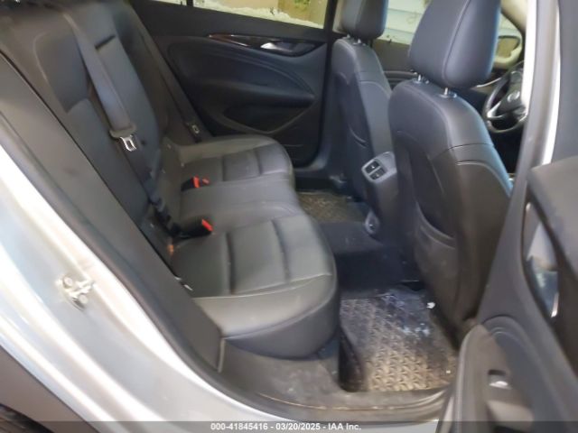 W04GV8SX0J1094167 Buick Regal Tourx Essence