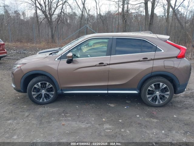 JA4AT5AA0JZ044992 Mitsubishi Eclipse Cross Se