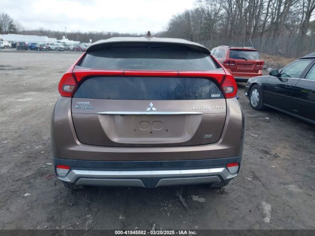JA4AT5AA0JZ044992 Mitsubishi Eclipse Cross Se
