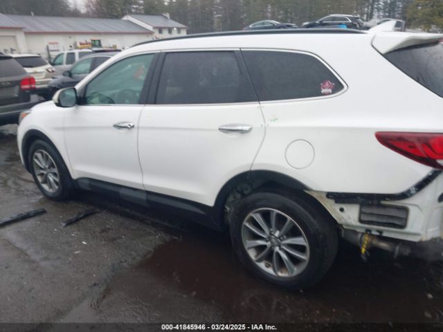 KM8SMDHF9HU252648 Hyundai Santa Fe Se