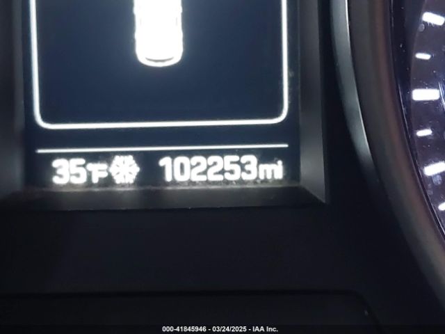 KM8SMDHF9HU252648 Hyundai Santa Fe Se
