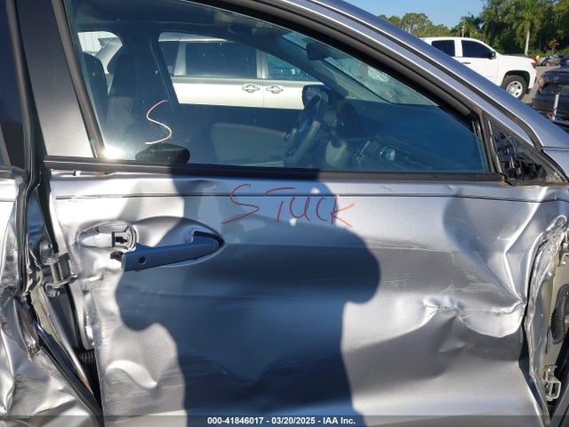 3CZRU5H57KM716557 Honda HR-V EX