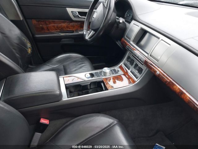 2012 JAGUAR XF SAJWA0FB5CLS46112 Photo 4