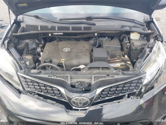 5TDXZ3DC0JS917612 Toyota Sienna Se Premium 8 Passenger