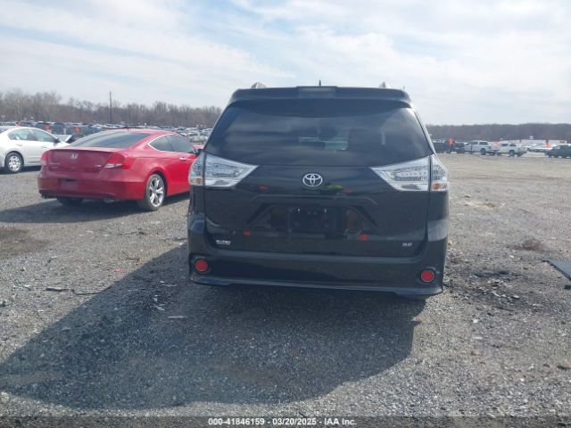 5TDXZ3DC0JS917612 Toyota Sienna Se Premium 8 Passenger