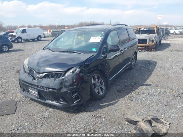 5TDXZ3DC0JS917612 Toyota Sienna Se Premium 8 Passenger