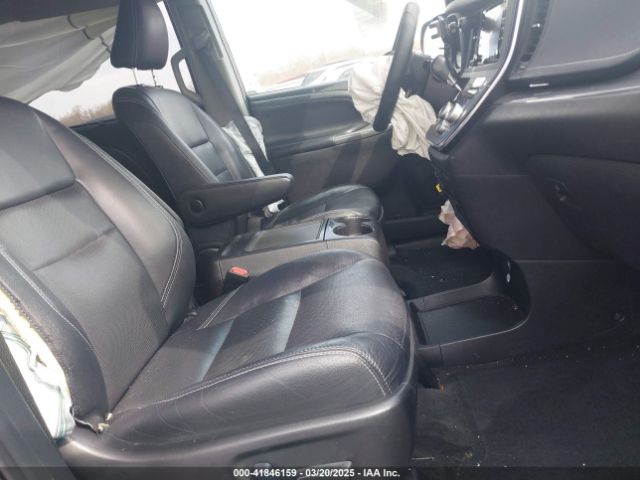 5TDXZ3DC0JS917612 Toyota Sienna Se Premium 8 Passenger