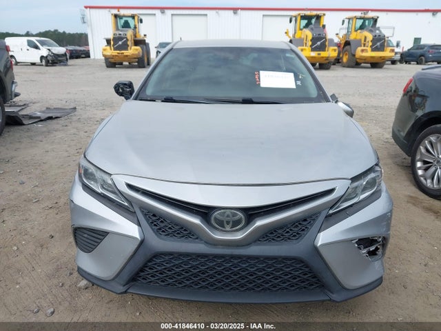 4T1B11HK2JU629749 Toyota CAMRY SE
