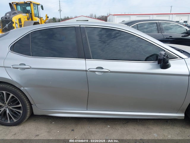 4T1B11HK2JU629749 Toyota CAMRY SE