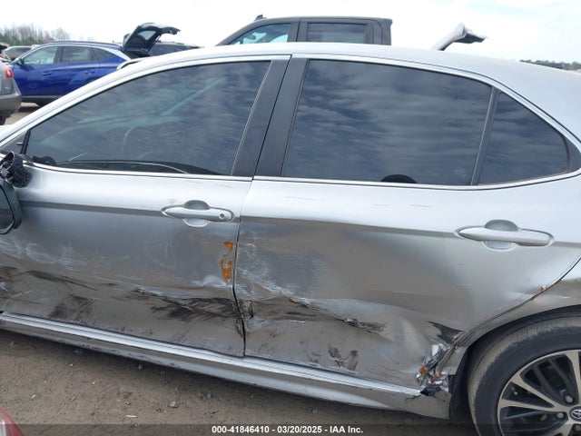 4T1B11HK2JU629749 Toyota CAMRY SE