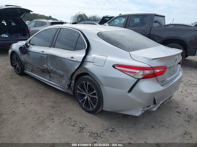 4T1B11HK2JU629749 Toyota CAMRY SE