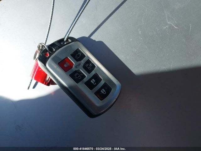 5TDYZ3DC0HS836849 Toyota Sienna Xle 8 Passenger