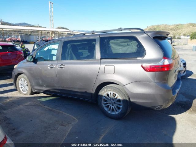 5TDYZ3DC0HS836849 Toyota Sienna Xle 8 Passenger