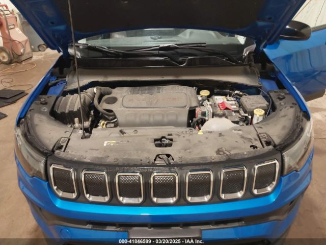 3C4NJDFB8NT194788 Jeep Compass Latitude Lux 4x4