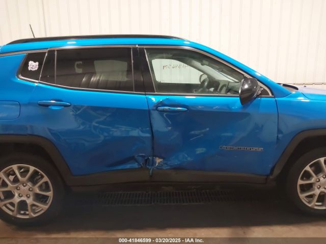 3C4NJDFB8NT194788 Jeep Compass Latitude Lux 4x4