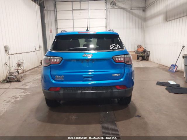 3C4NJDFB8NT194788 Jeep Compass Latitude Lux 4x4