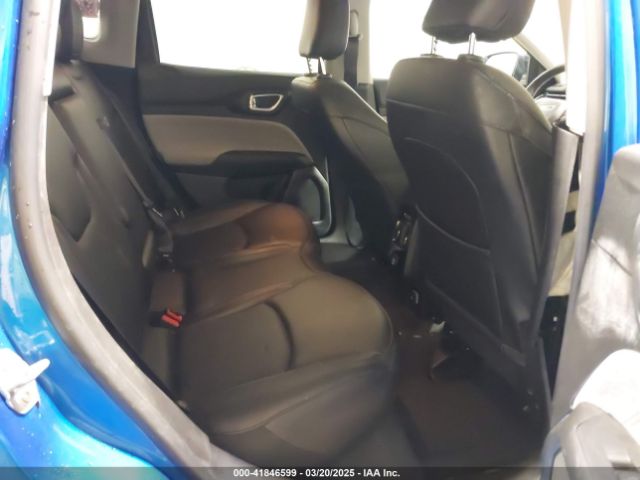 3C4NJDFB8NT194788 Jeep Compass Latitude Lux 4x4