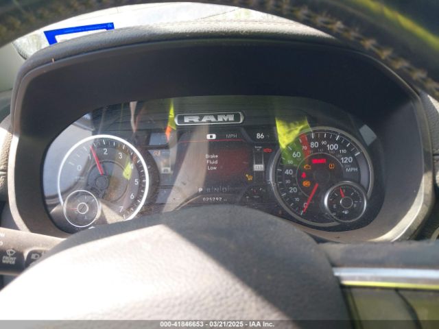 1C6RREJT1NN393446 RAM 1500 Laramie  4x2 5'7 Box