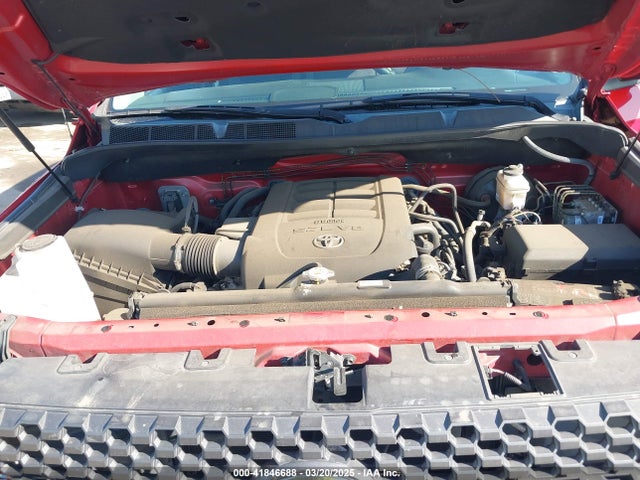 5TFDW5F15KX833817 Toyota Tundra Sr5 5.7l V8