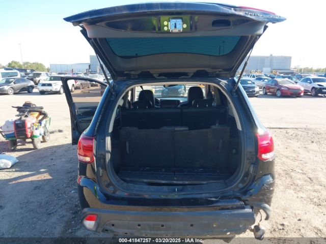 JA4AZ3A39KZ051123 Mitsubishi Outlander Se
