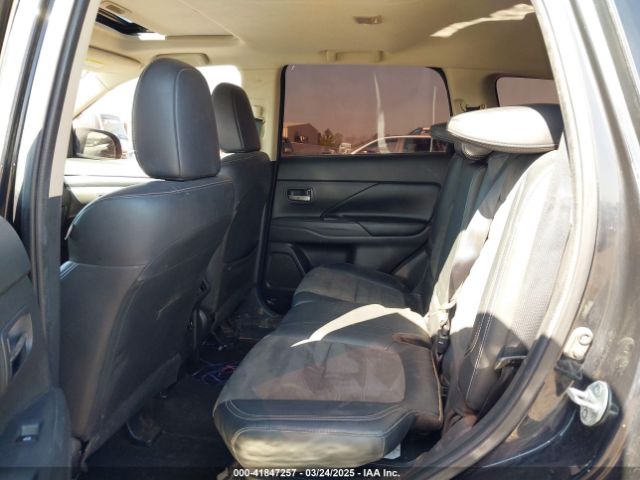 JA4AZ3A39KZ051123 Mitsubishi Outlander Se