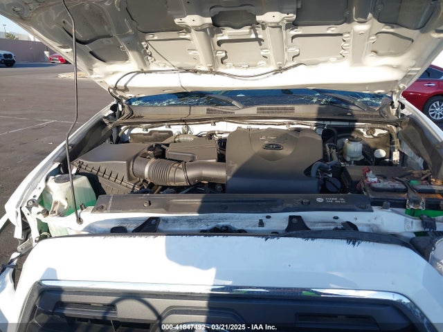 3TMAZ5CN8HM040978 Toyota Tacoma Sr5 V6