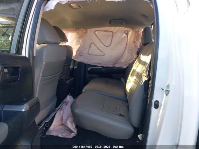 3TMAZ5CN8HM040978 Toyota Tacoma Sr5 V6