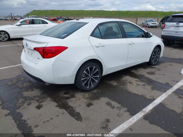 Toyota COROLLA SE 2017 5YFBURHE7HP625322 Image 4