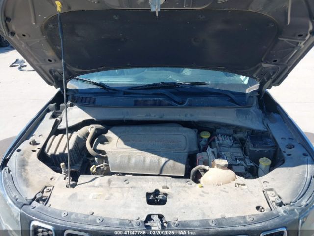 3C4NJDBBXJT185252 Jeep Compass Latitude 4x4