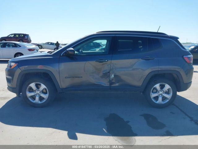 3C4NJDBBXJT185252 Jeep Compass Latitude 4x4
