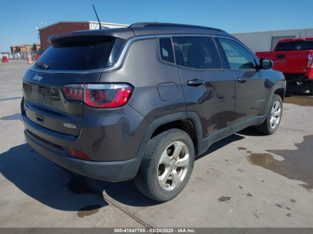 3C4NJDBBXJT185252 Jeep Compass Latitude 4x4