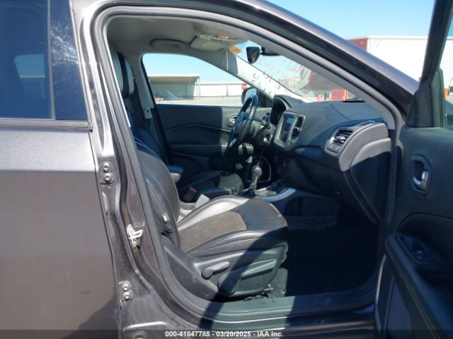 3C4NJDBBXJT185252 Jeep Compass Latitude 4x4